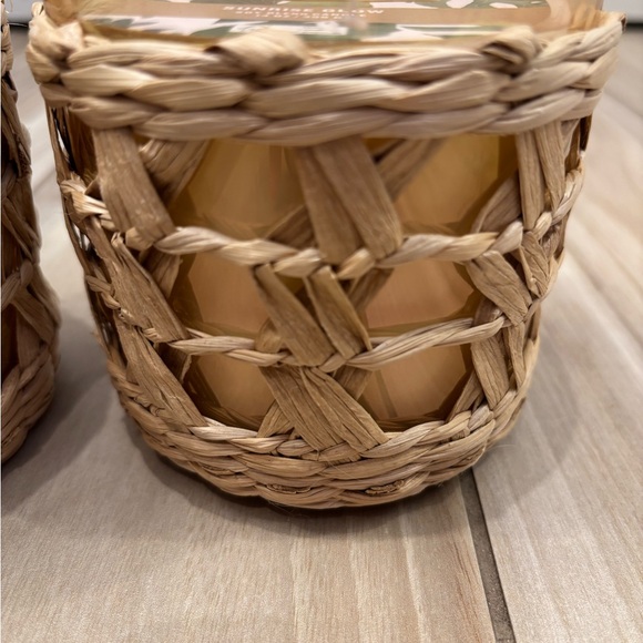 NWT Tommy Bahama Sunrise Glow tropical Woven Tan Candle set of two - Picture 4 of 4